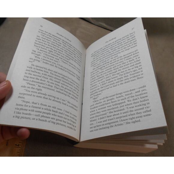 The Stalking by Heather Graham Paperback 2019 Krewe of Hunters #29 - Picture 7 of 8